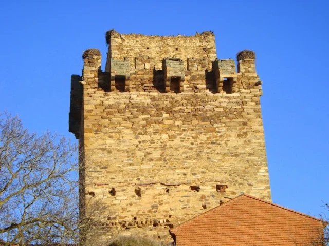 Castillo de Quintana del Marco (sólo queda torre)