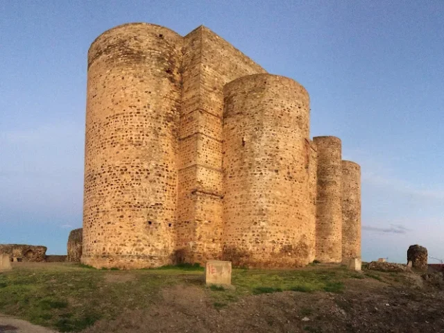 Castillo de Villalba de los Barros o de la Vaguada