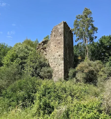 Torre de Fornelos en Crecente