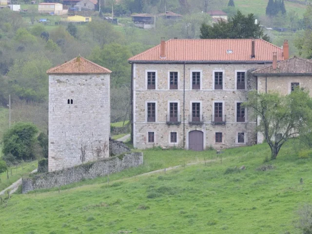 Torre y palacio de los Ferrera